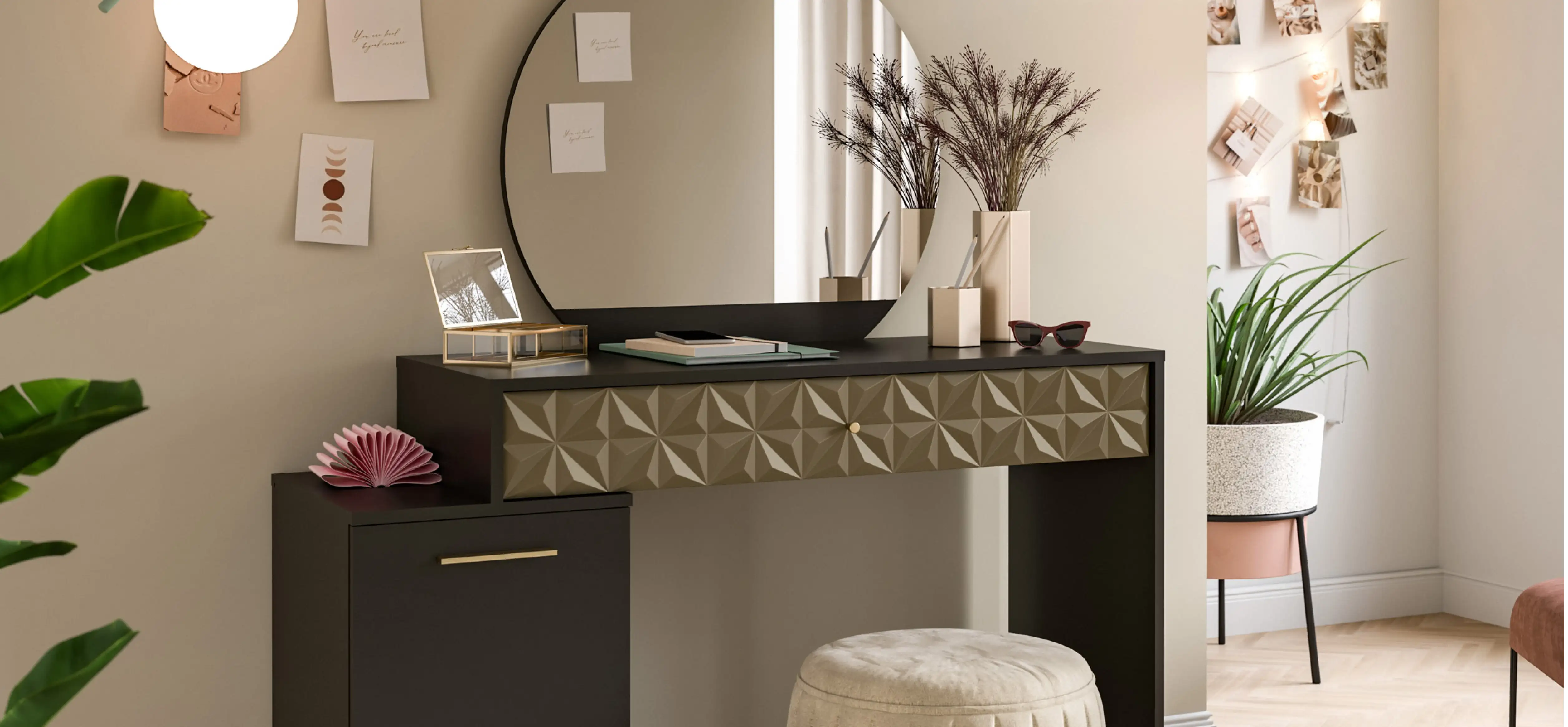 Schminktisch in schwarz/ gold mit Spiegel und Dekoration